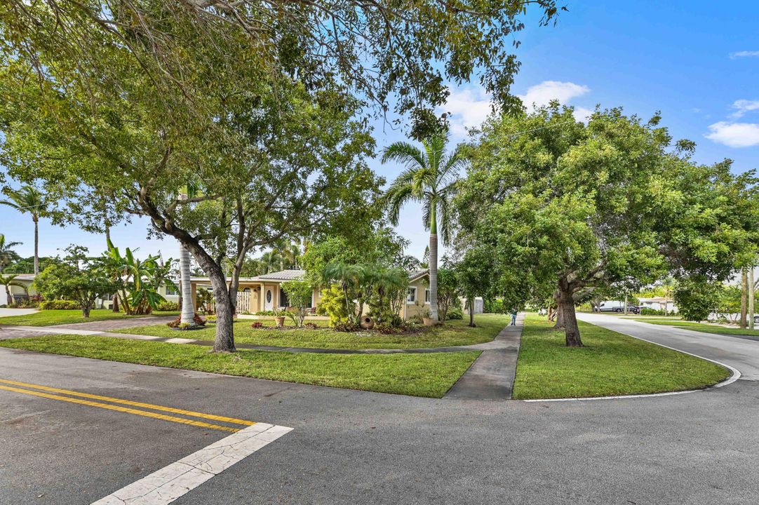 For Sale: $749,000 (3 beds, 3 baths, 1630 Square Feet)