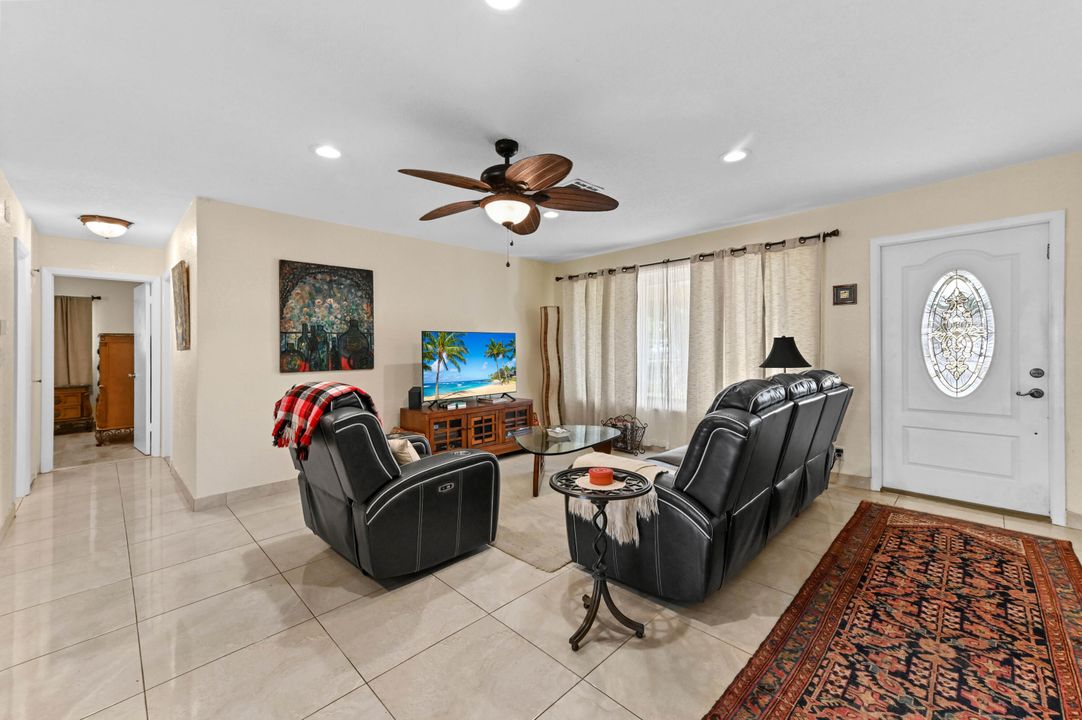 For Sale: $749,000 (3 beds, 3 baths, 1630 Square Feet)