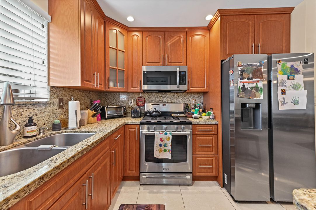 For Sale: $749,000 (3 beds, 3 baths, 1630 Square Feet)