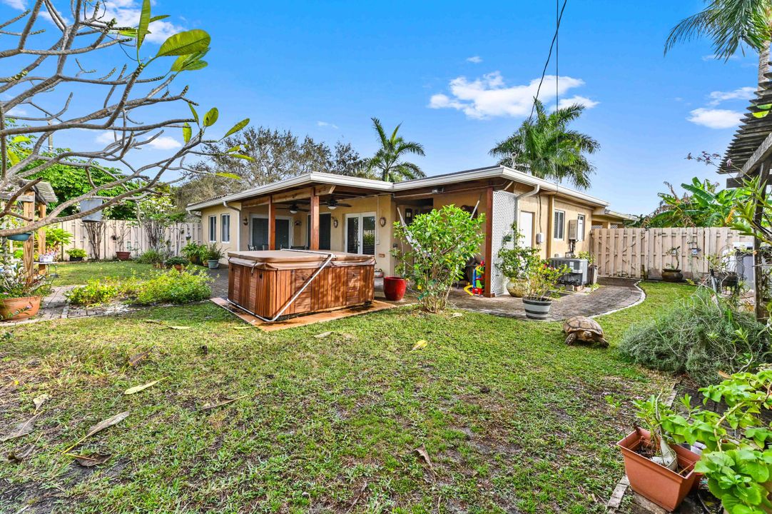 For Sale: $749,000 (3 beds, 3 baths, 1630 Square Feet)