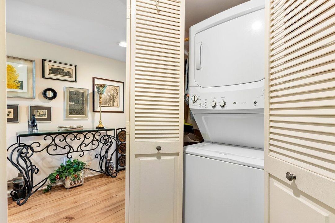 For Sale: $275,000 (2 beds, 2 baths, 1626 Square Feet)