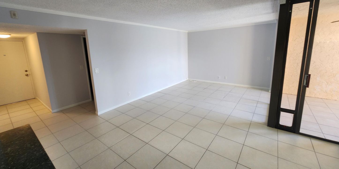 For Rent: $2,495 (2 beds, 2 baths, 1175 Square Feet)