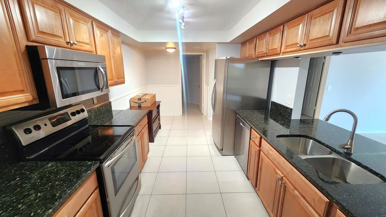 For Rent: $2,495 (2 beds, 2 baths, 1175 Square Feet)
