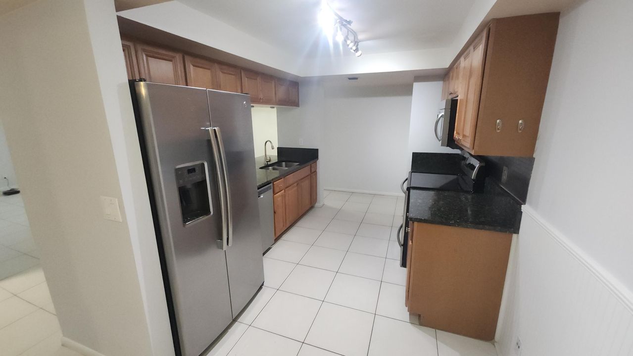 For Rent: $2,495 (2 beds, 2 baths, 1175 Square Feet)
