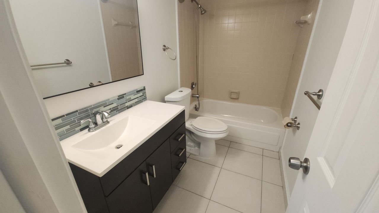 For Rent: $2,495 (2 beds, 2 baths, 1175 Square Feet)