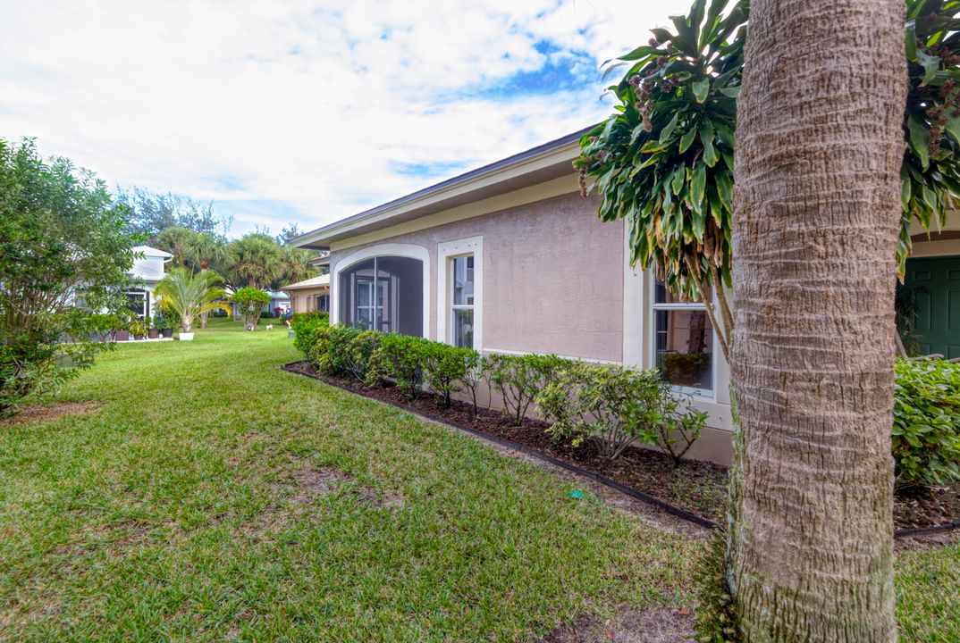 For Rent: $2,100 (2 beds, 2 baths, 1335 Square Feet)