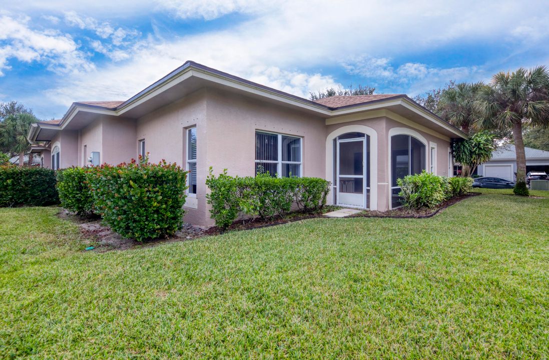 For Rent: $2,100 (2 beds, 2 baths, 1335 Square Feet)