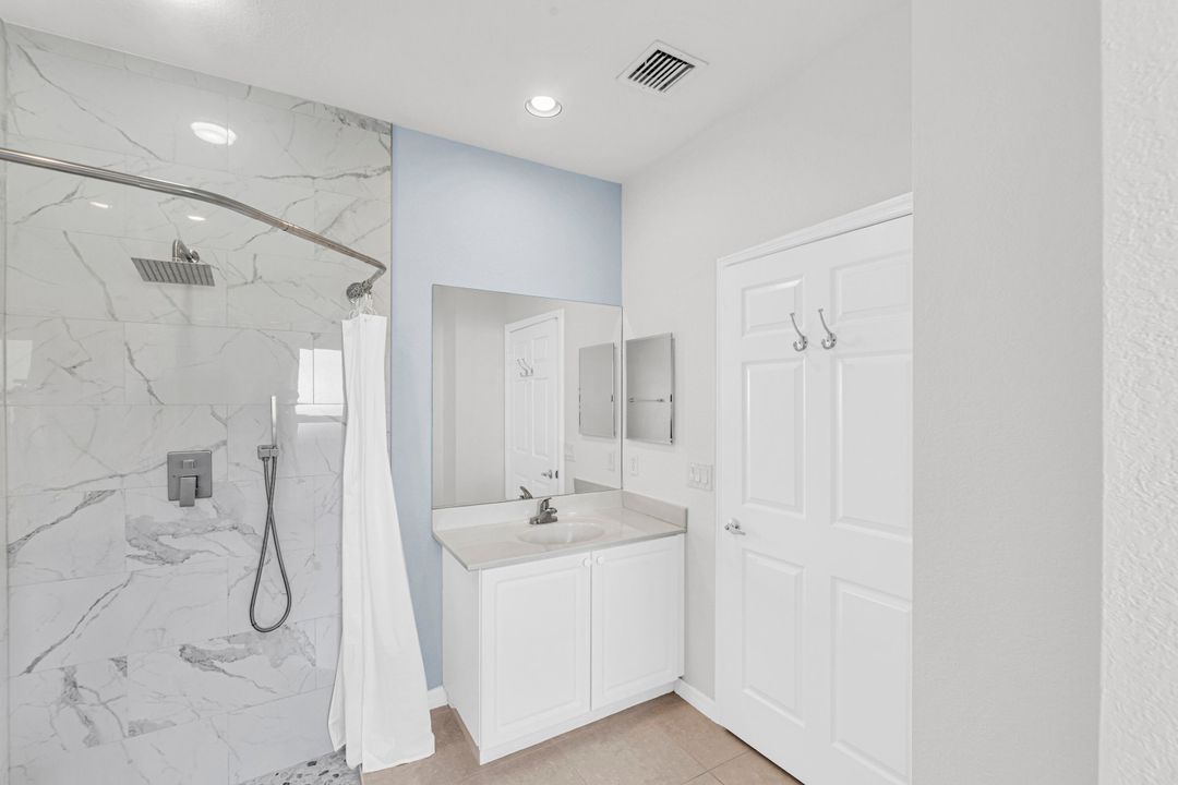 For Rent: $2,100 (2 beds, 2 baths, 1335 Square Feet)