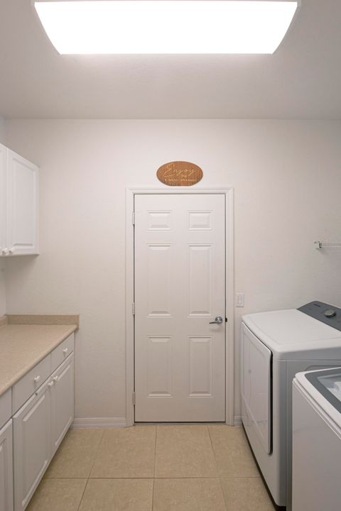 For Rent: $2,100 (2 beds, 2 baths, 1335 Square Feet)