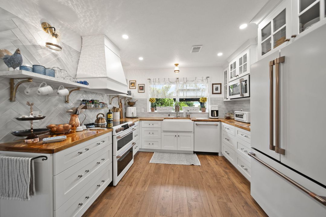 For Sale: $789,900 (4 beds, 3 baths, 2512 Square Feet)