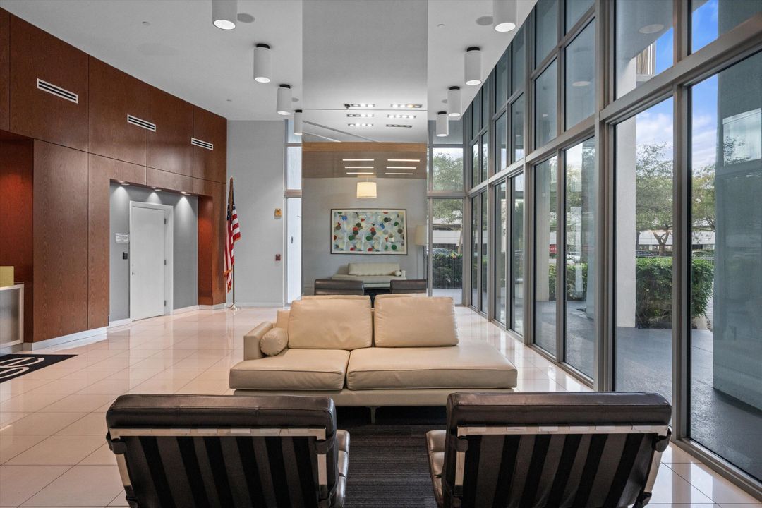 出租: $5,000 (1 贝兹, 1 浴室, 774 平方英尺)