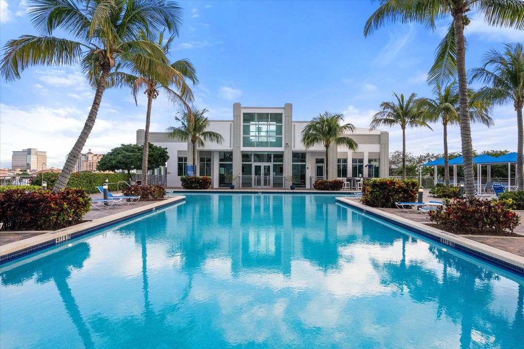 出租: $5,000 (1 贝兹, 1 浴室, 774 平方英尺)