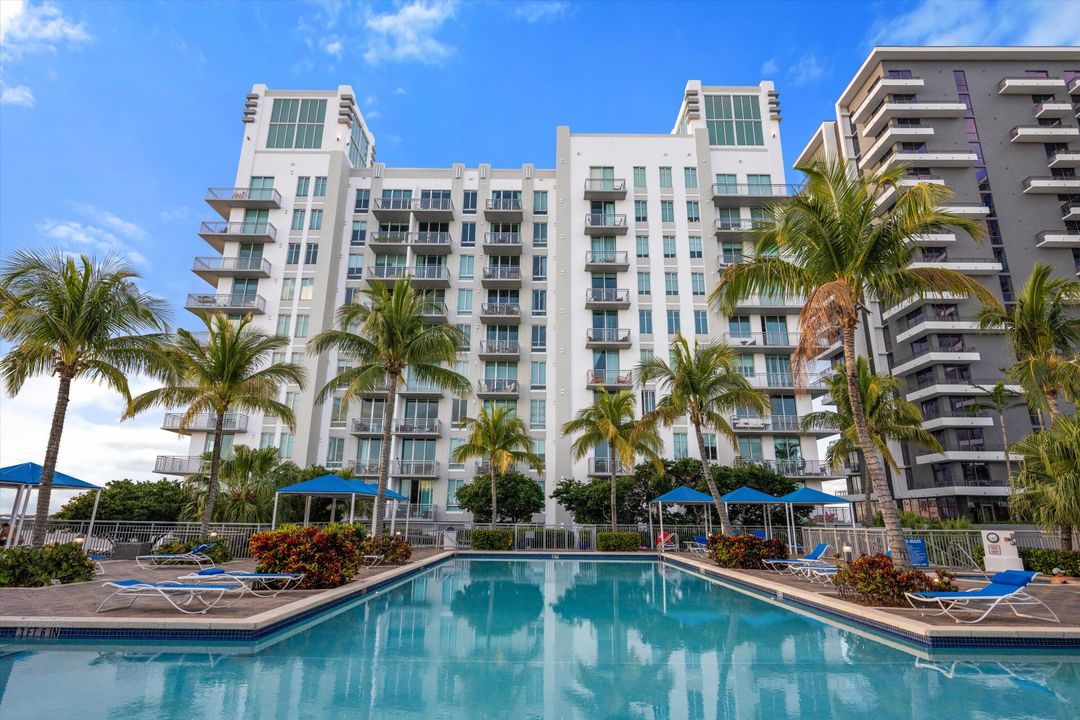 出租: $5,000 (1 贝兹, 1 浴室, 774 平方英尺)