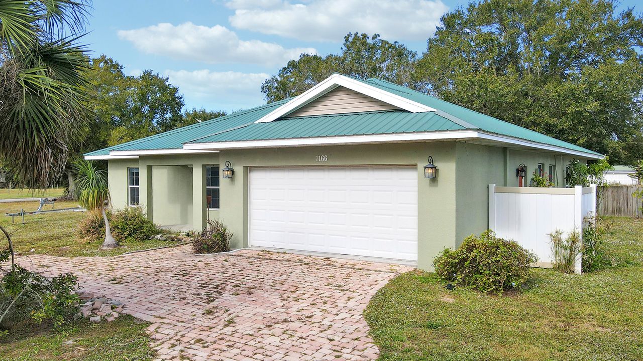 For Sale: $375,000 (3 beds, 2 baths, 1672 Square Feet)