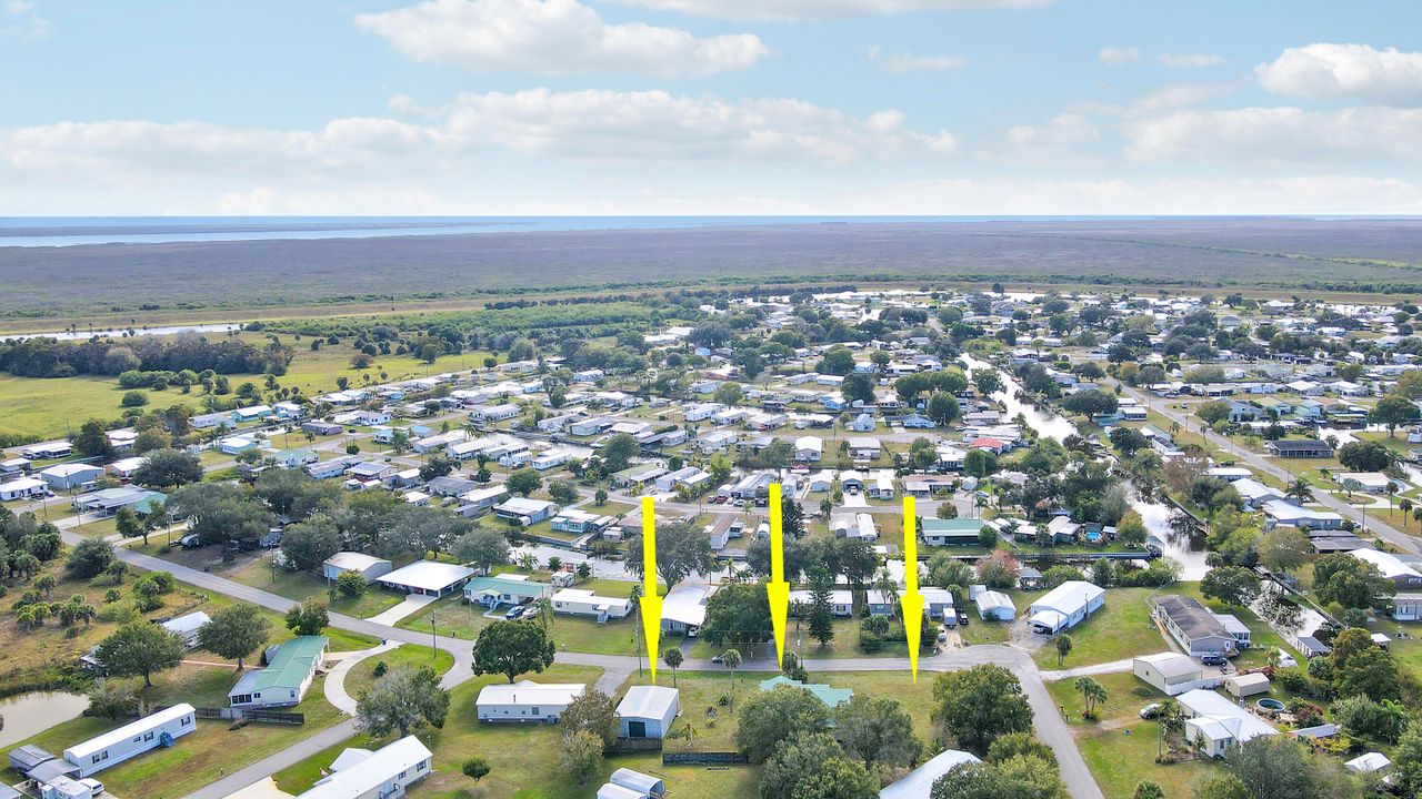 For Sale: $375,000 (3 beds, 2 baths, 1672 Square Feet)