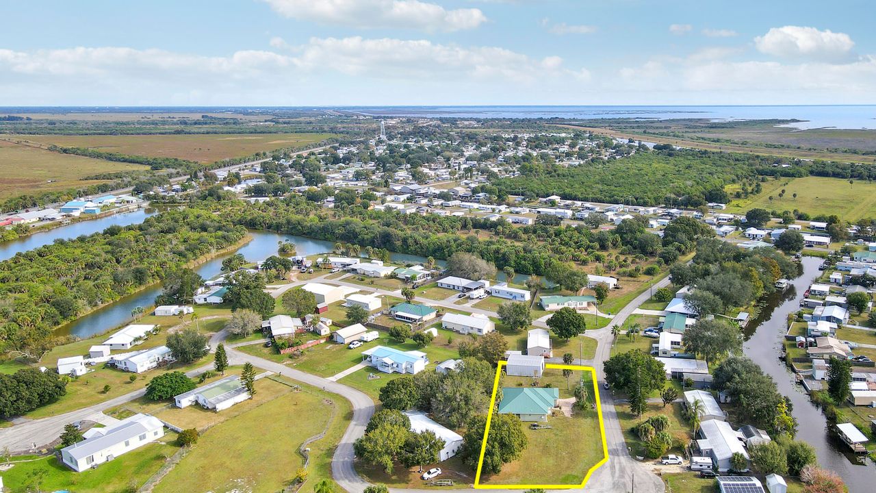 For Sale: $375,000 (3 beds, 2 baths, 1672 Square Feet)