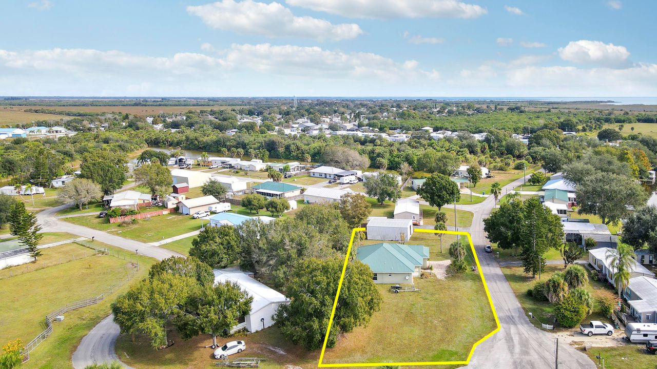 For Sale: $375,000 (3 beds, 2 baths, 1672 Square Feet)