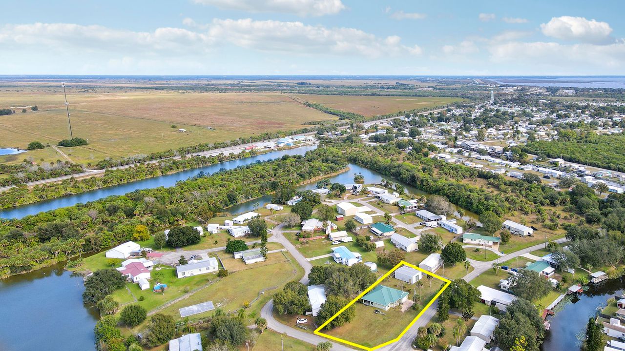 For Sale: $375,000 (3 beds, 2 baths, 1672 Square Feet)