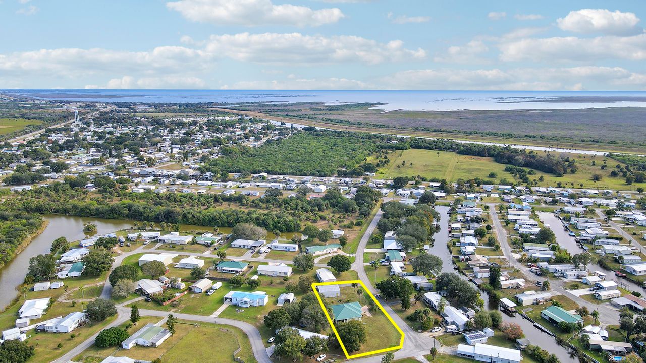 For Sale: $375,000 (3 beds, 2 baths, 1672 Square Feet)