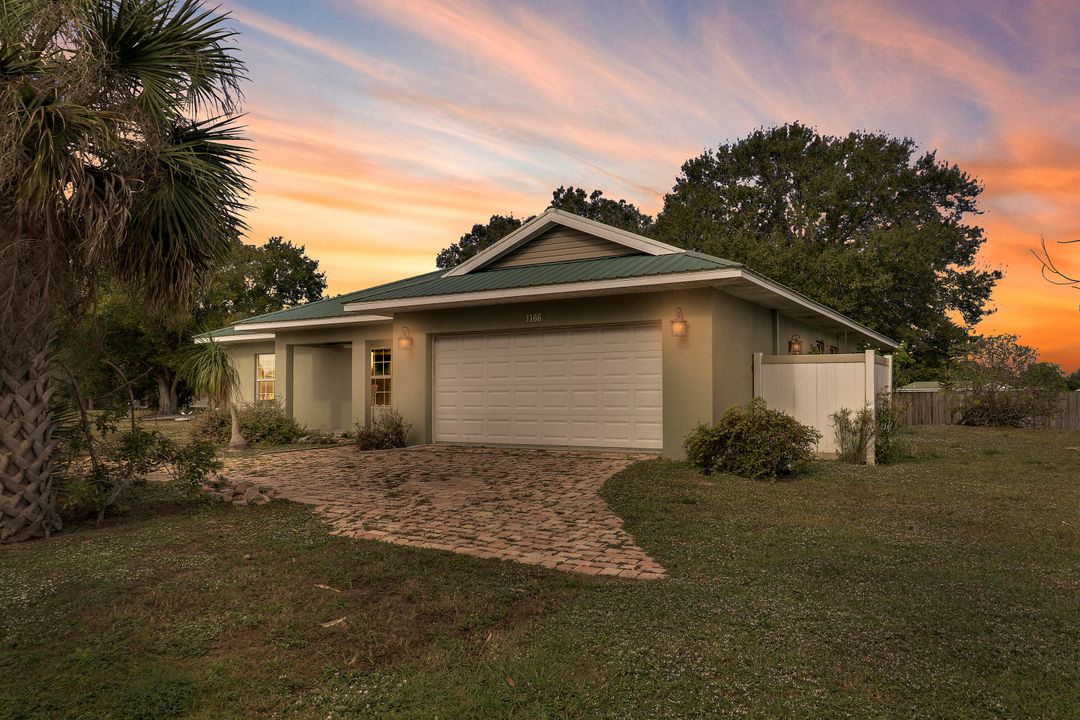 For Sale: $375,000 (3 beds, 2 baths, 1672 Square Feet)