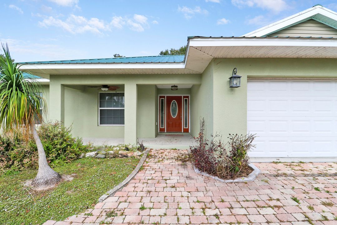 For Sale: $375,000 (3 beds, 2 baths, 1672 Square Feet)