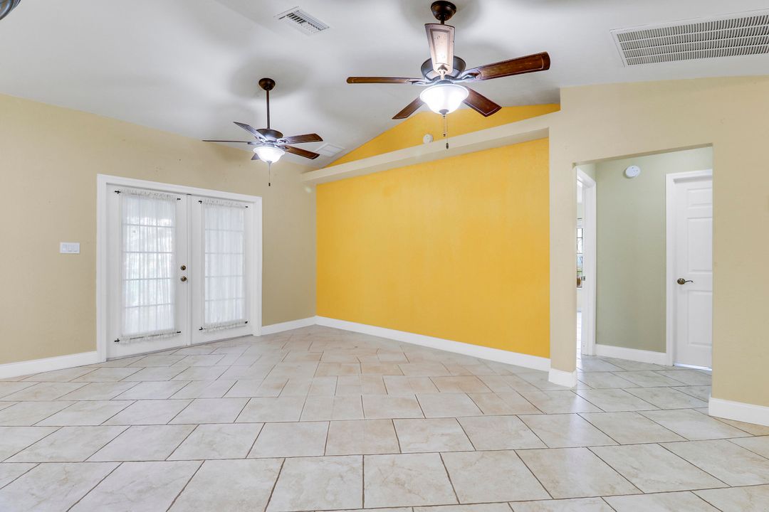 For Sale: $375,000 (3 beds, 2 baths, 1672 Square Feet)