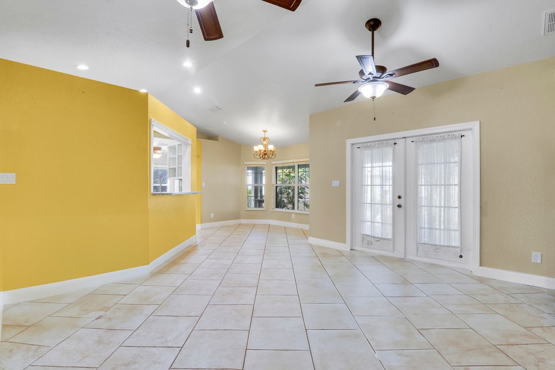 For Sale: $375,000 (3 beds, 2 baths, 1672 Square Feet)