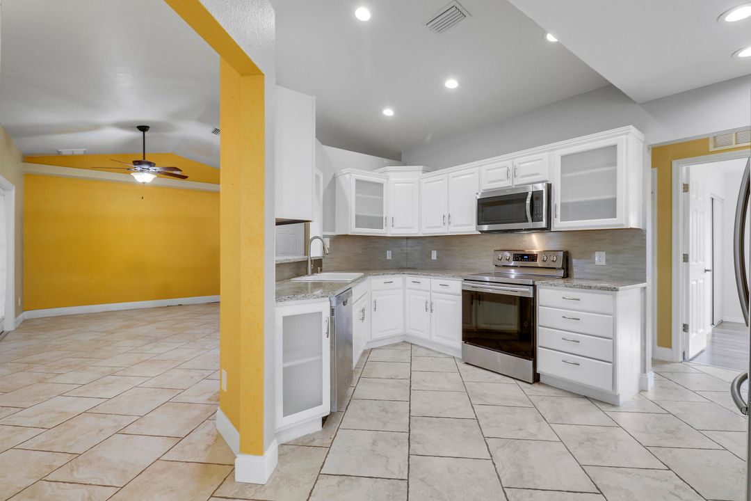 For Sale: $375,000 (3 beds, 2 baths, 1672 Square Feet)