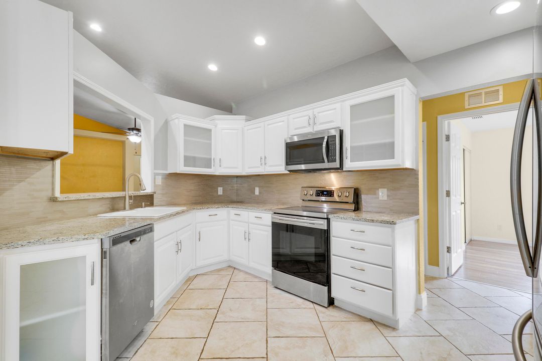 For Sale: $375,000 (3 beds, 2 baths, 1672 Square Feet)