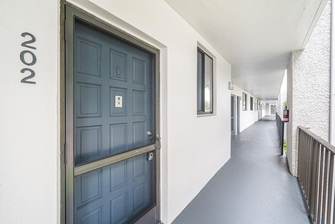 出租: $2,200 (2 贝兹, 2 浴室, 1005 平方英尺)