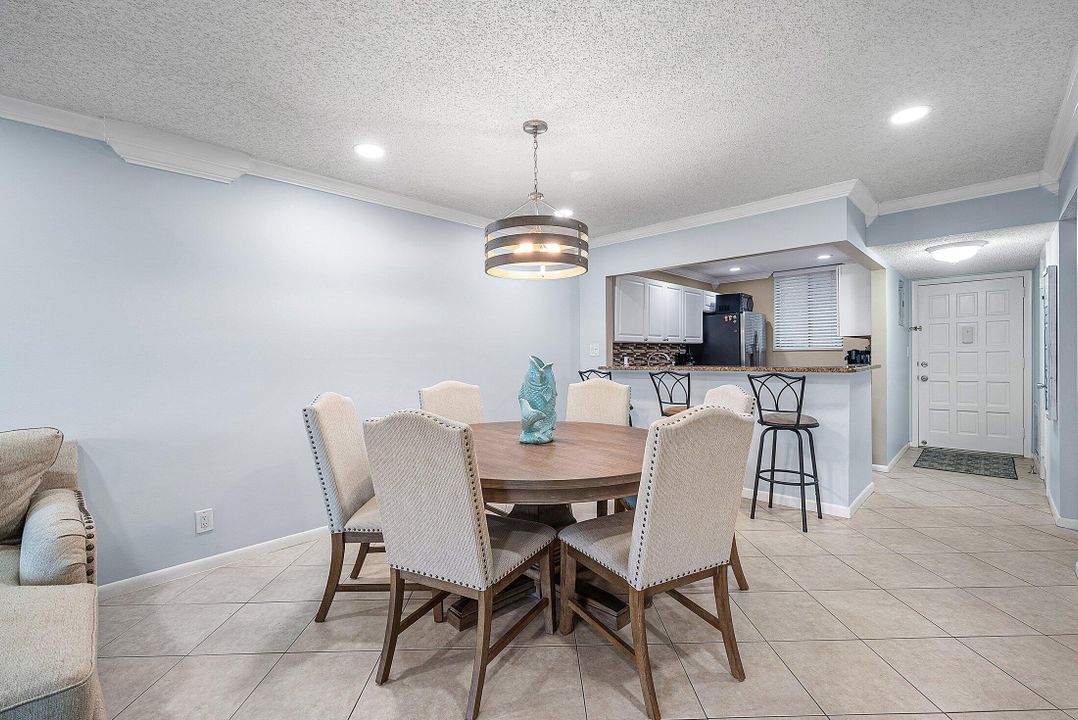 出租: $2,200 (2 贝兹, 2 浴室, 1005 平方英尺)