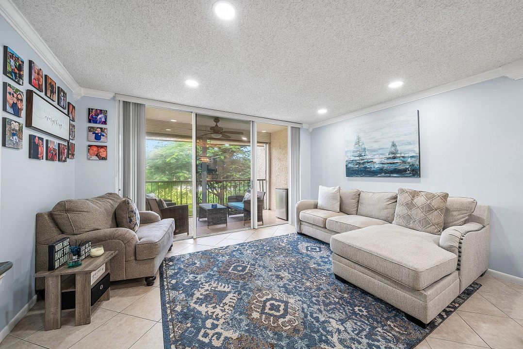 出租: $2,200 (2 贝兹, 2 浴室, 1005 平方英尺)