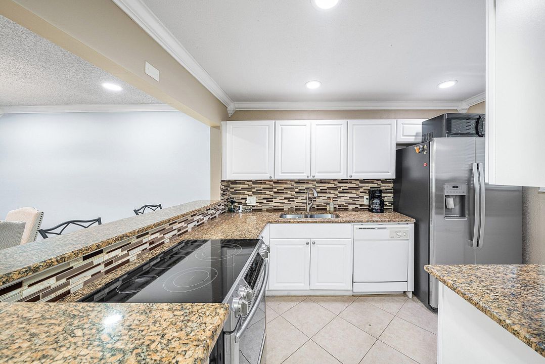 出租: $2,200 (2 贝兹, 2 浴室, 1005 平方英尺)