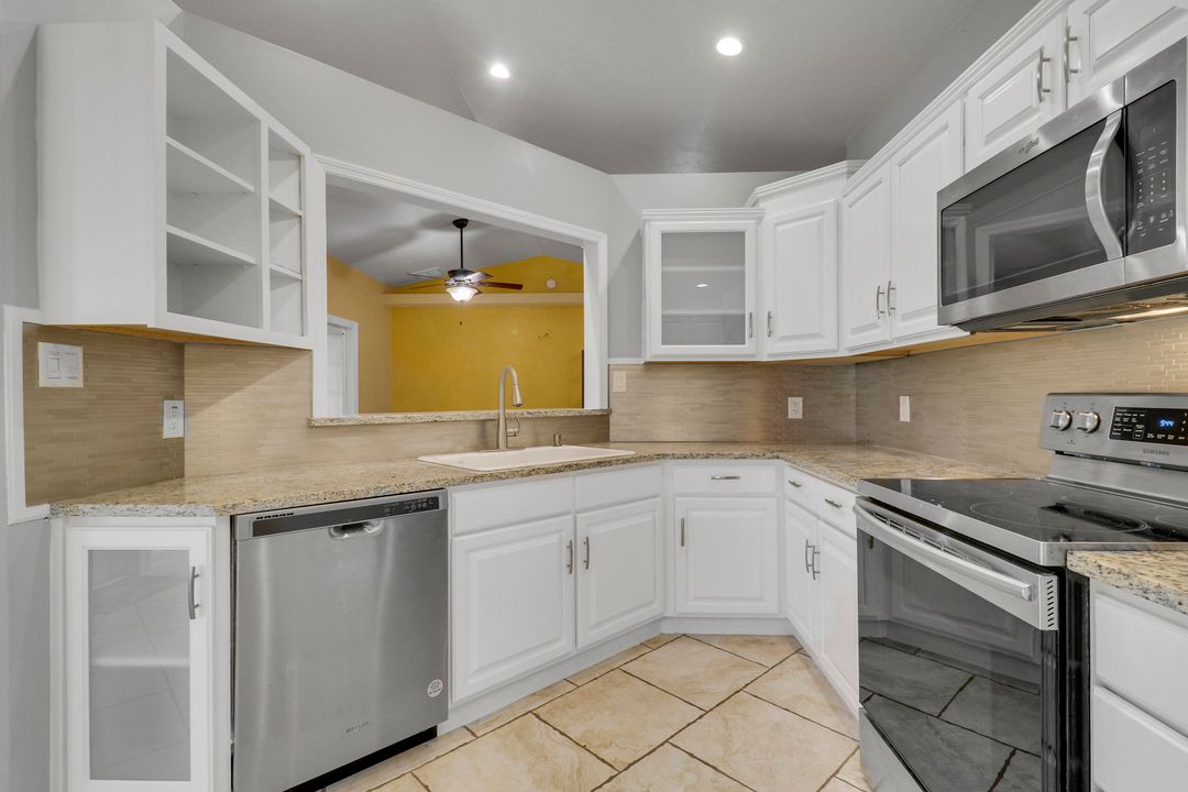 For Sale: $375,000 (3 beds, 2 baths, 1672 Square Feet)