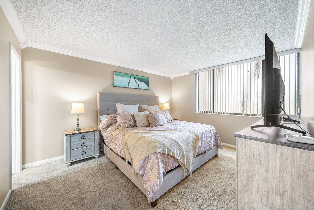 出租: $2,200 (2 贝兹, 2 浴室, 1005 平方英尺)