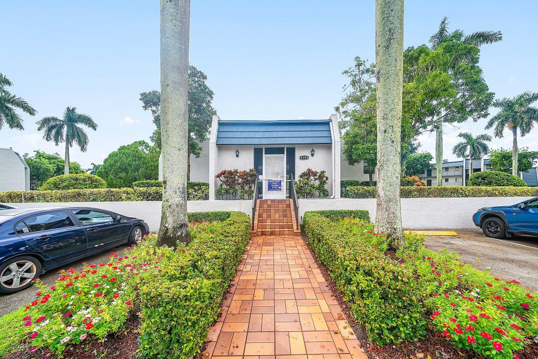 出租: $2,200 (2 贝兹, 2 浴室, 1005 平方英尺)