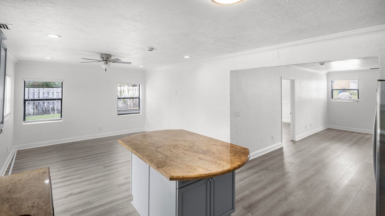 En Venta: $375,000 (3 camas, 2 baños, 1532 Pies cuadrados)