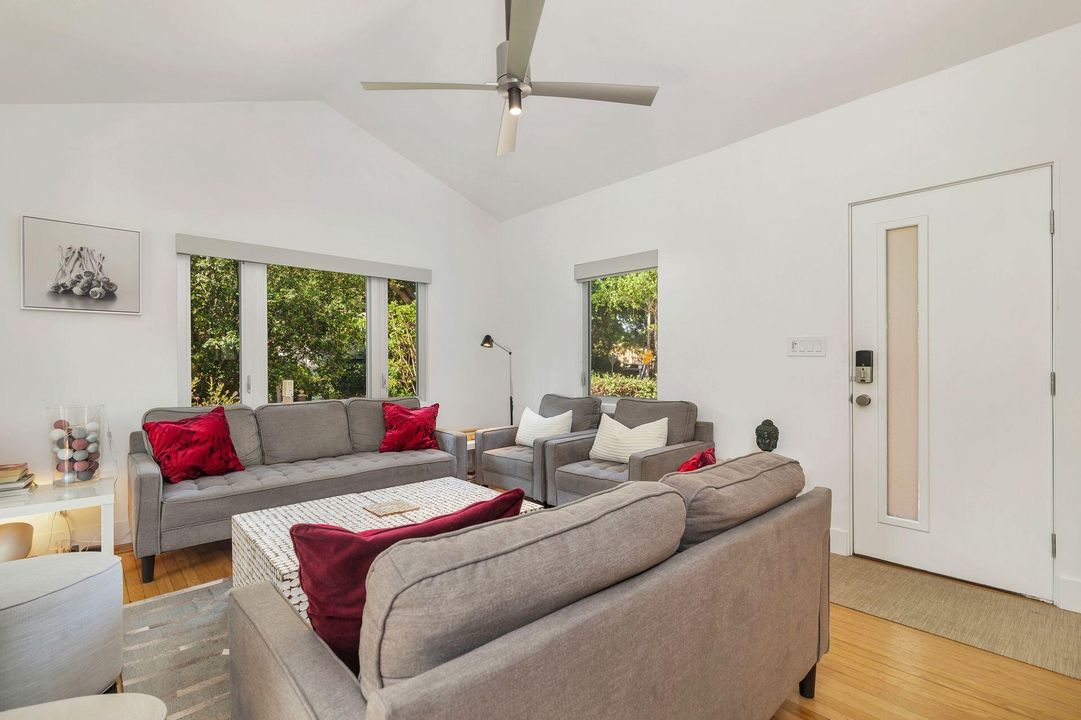 For Sale: $1,995,000 (2 beds, 2 baths, 1347 Square Feet)