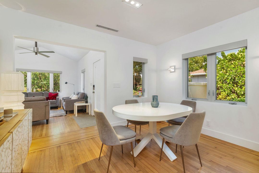 For Sale: $1,995,000 (2 beds, 2 baths, 1347 Square Feet)