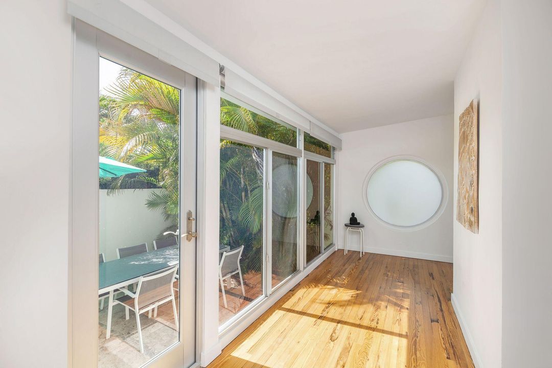 For Sale: $1,995,000 (2 beds, 2 baths, 1347 Square Feet)