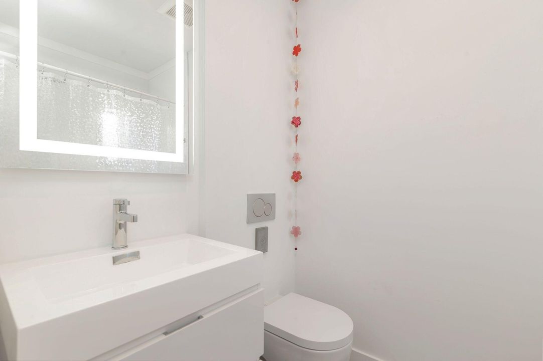 For Sale: $1,995,000 (2 beds, 2 baths, 1347 Square Feet)