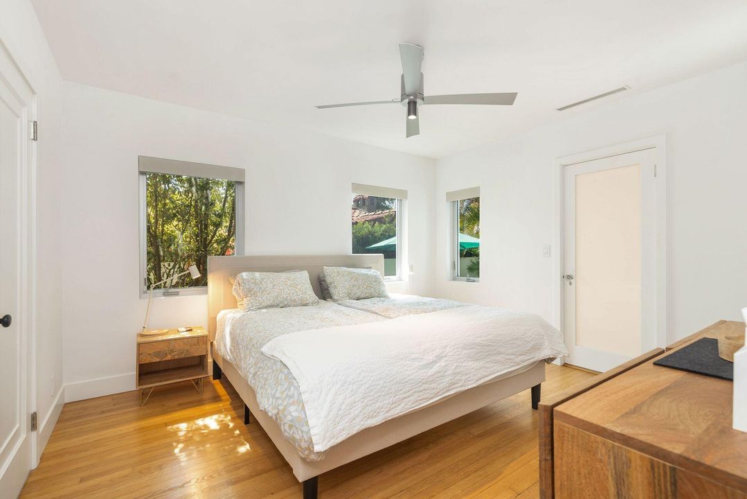 For Sale: $1,995,000 (2 beds, 2 baths, 1347 Square Feet)