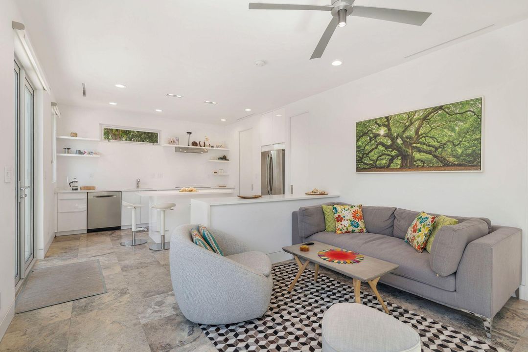 For Sale: $1,995,000 (2 beds, 2 baths, 1347 Square Feet)