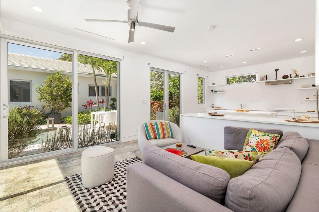 For Sale: $1,995,000 (2 beds, 2 baths, 1347 Square Feet)