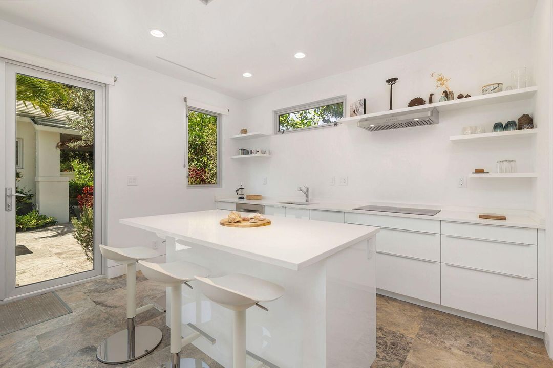 For Sale: $1,995,000 (2 beds, 2 baths, 1347 Square Feet)