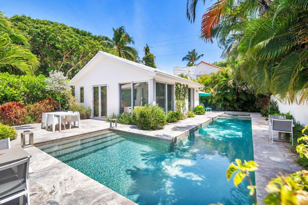 For Sale: $1,995,000 (2 beds, 2 baths, 1347 Square Feet)