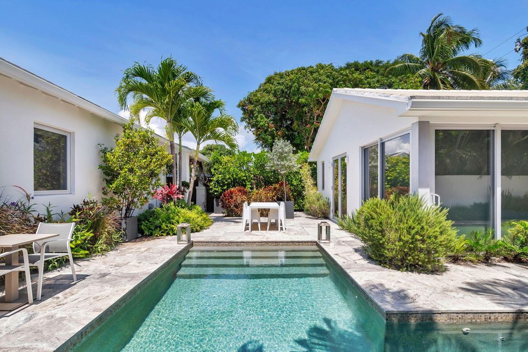 For Sale: $1,995,000 (2 beds, 2 baths, 1347 Square Feet)