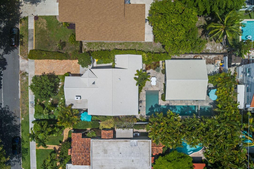 For Sale: $1,995,000 (2 beds, 2 baths, 1347 Square Feet)