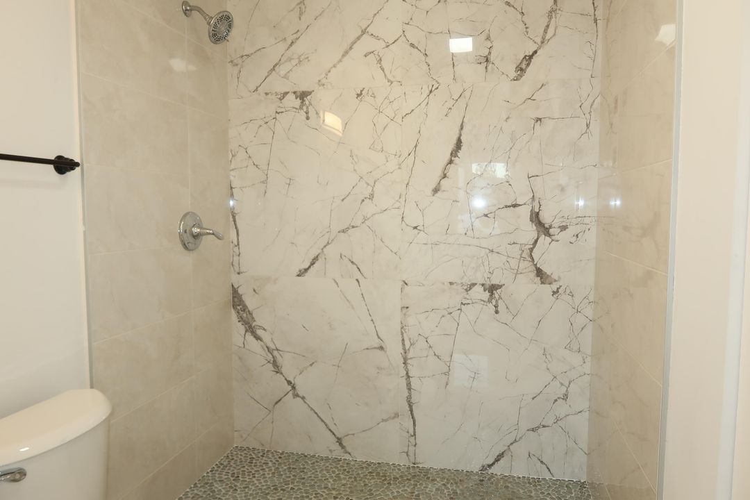 For Sale: $370,000 (3 beds, 2 baths, 924 Square Feet)