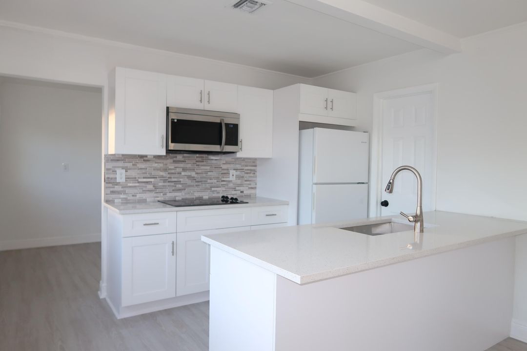 For Sale: $370,000 (3 beds, 2 baths, 924 Square Feet)